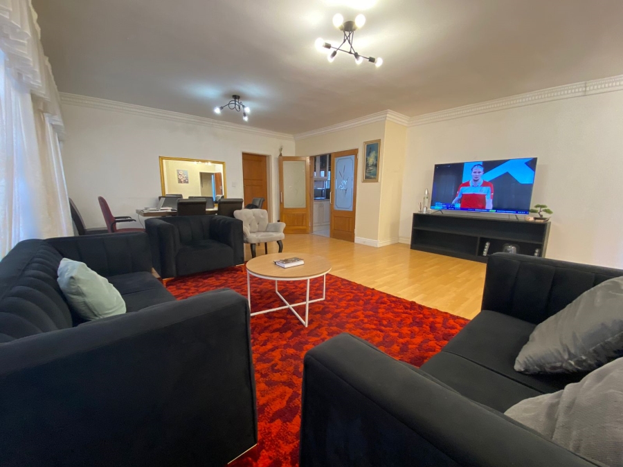 To Let 4 Bedroom Property for Rent in Lansdowne Western Cape